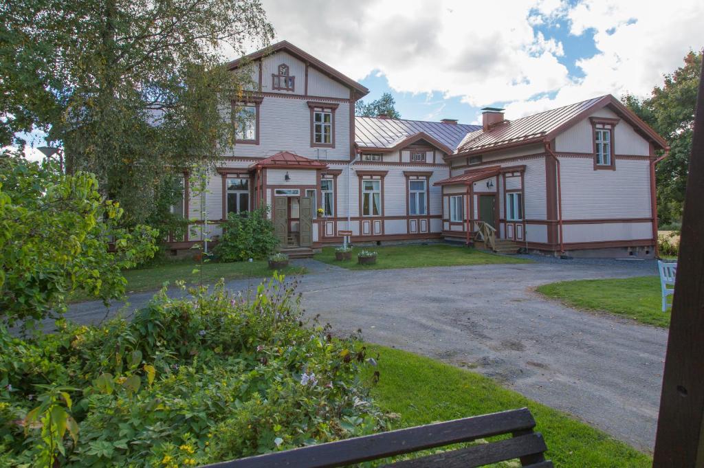Loeydoen Kartano Hotel Ristiina Exterior foto